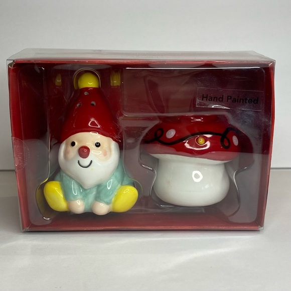 St Nicholas Square Gnome And Mushroom Salt And Pepper Shakers.  Nib - Picture 9 of 10
